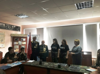 Совет ветеранов передал «Знамя Победы» в школу №37